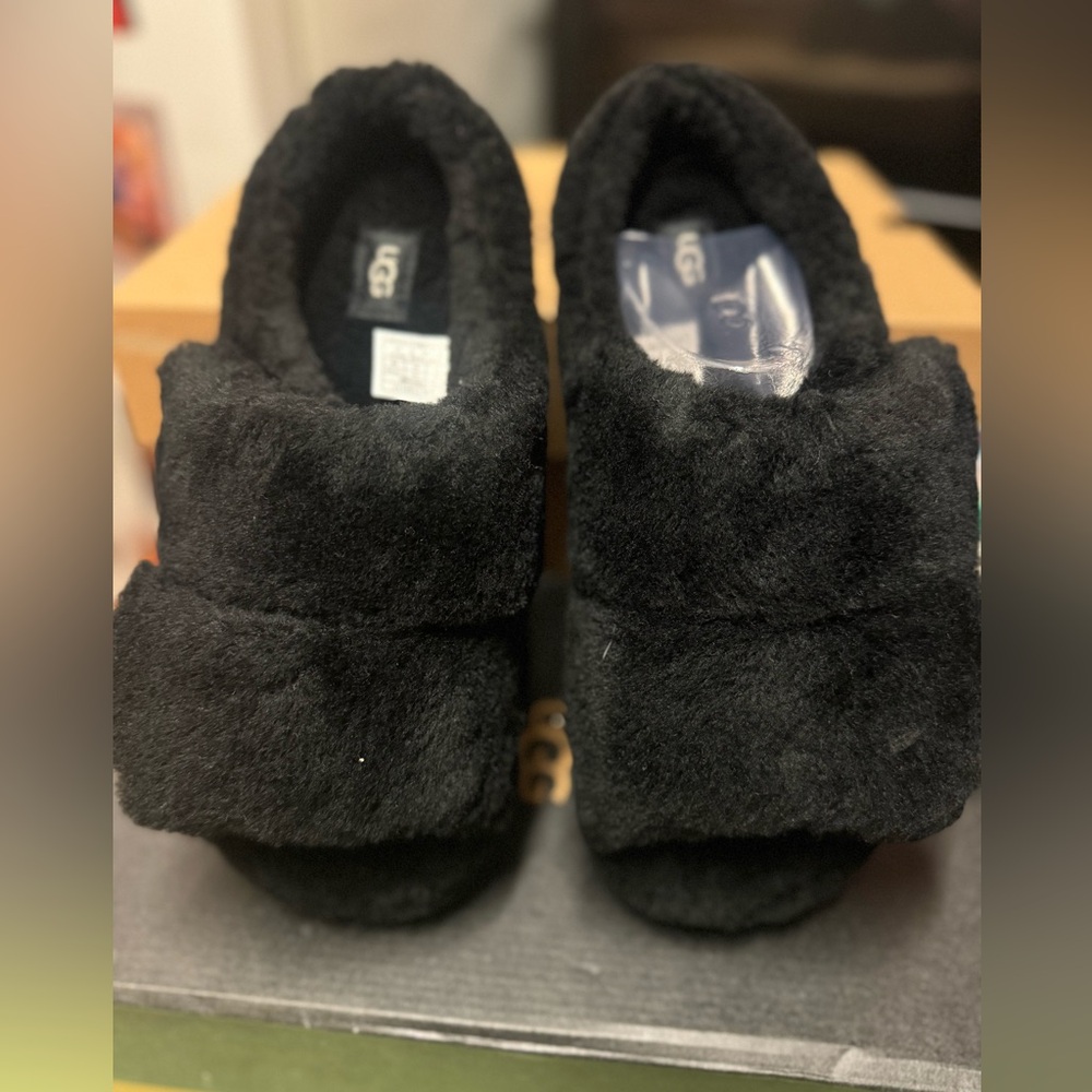 Ugg fluffy slide/slippers sandals size 8